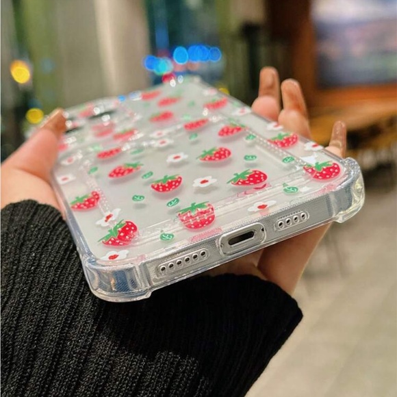 ⚠️Clearance iPhone 15/ Pro Max Strawberry Pattern Clear Phone Case - Picture 4 of 4
